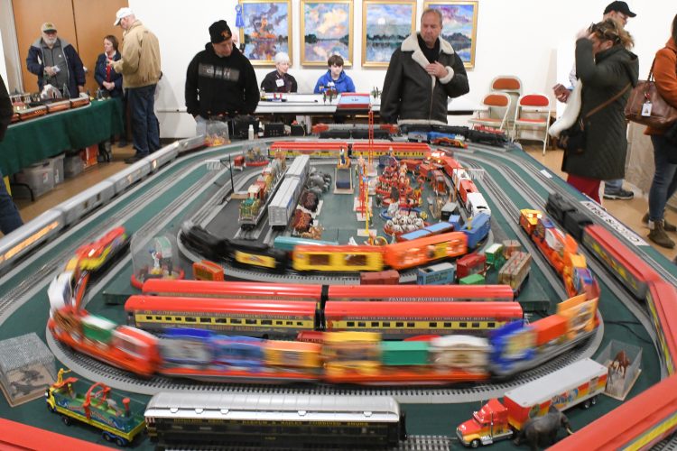 Folks young and old enjoy Victorian tour, toy train displays News